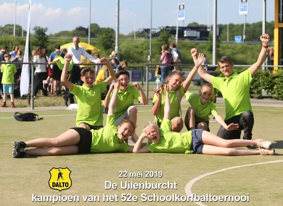 52e Dalto/Klaverblad Verzekeringen Schoolkorfbaltoernooi - de foto's 4 De Uilenburcht, kampioen bij groep 7-8