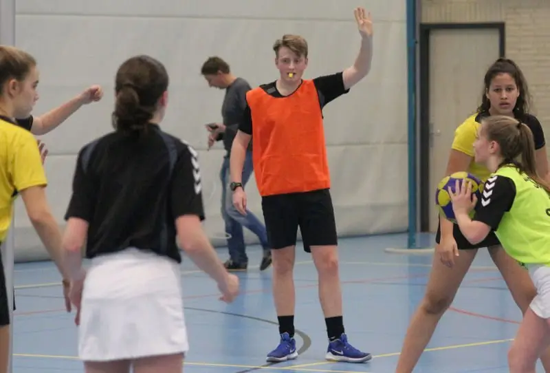 Dennis geslaagd voor het jeugdscheidsrechtersexamen DCB 1 20191221 Arbitrage Dalto, Dennis geslaagd!