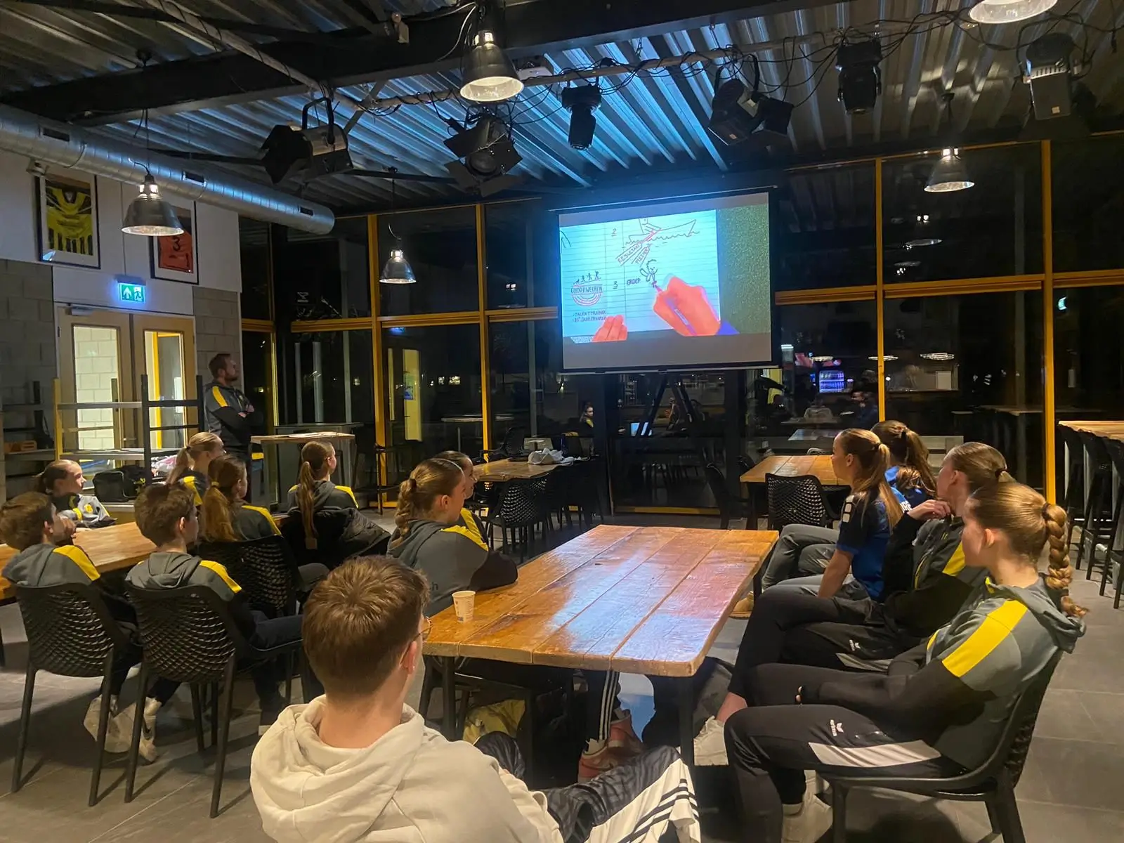 Trainerscafe - Dalto/Klaverblad Verzekeringen - Korfbal - Driebergen