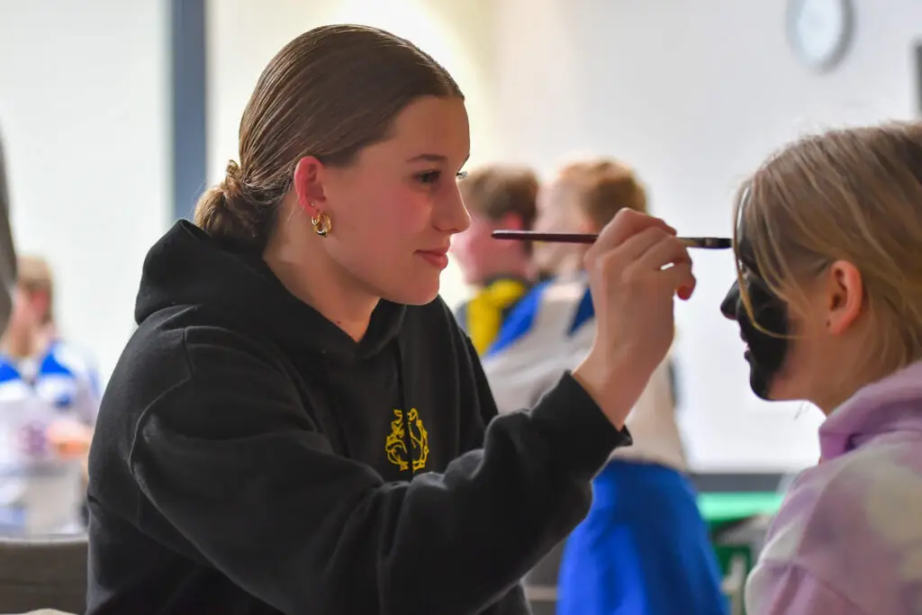 Schminkvrijwilligers in het zonnetje 4 smink 2 - Dalto/Klaverblad Verzekeringen - Korfbal - Driebergen