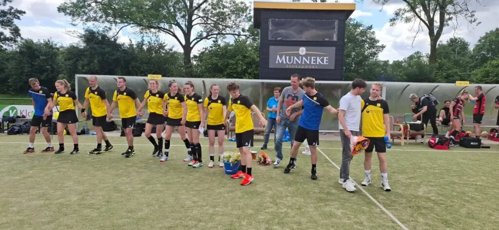 Seniorentrainers: bedankt! 1 Afbeelding van WhatsApp op 2024 06 09 om 11.41.04 a41382e9 - Dalto/Klaverblad Verzekeringen - Korfbal - Driebergen
